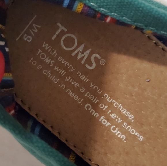 🔥SALE🔥NWOT! Toms Green UNCW College Custom Slip Ons 9 - Picture 2 of 11